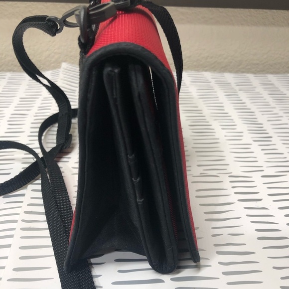 Chapman university small wallet crossbody - Picture 4 of 13